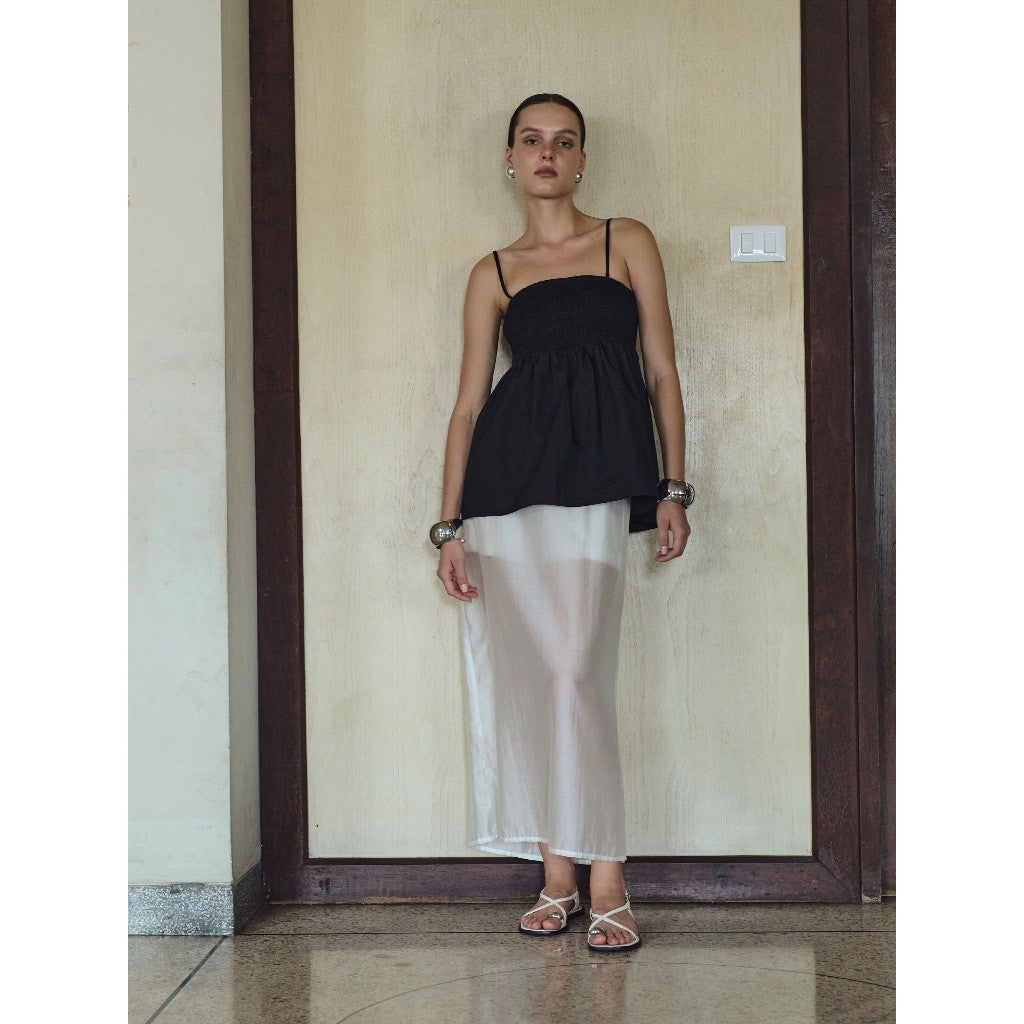 DAILY SQUAD - SHEER LONG SKIRT กระโปรงยาวผ้าโปร่ง ดีไซน์เรียบและพลิ้ว ตัวกระโปรงผลิตจากผ้าบางโปร่ง ให้เอฟเฟกต์กึ่งซีทรู