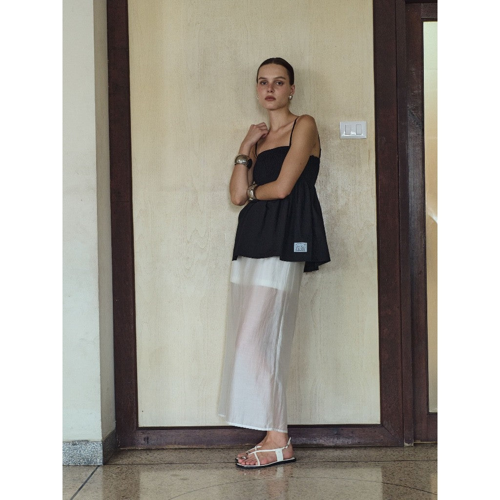 DAILY SQUAD - SHEER LONG SKIRT กระโปรงยาวผ้าโปร่ง ดีไซน์เรียบและพลิ้ว ตัวกระโปรงผลิตจากผ้าบางโปร่ง ให้เอฟเฟกต์กึ่งซีทรู
